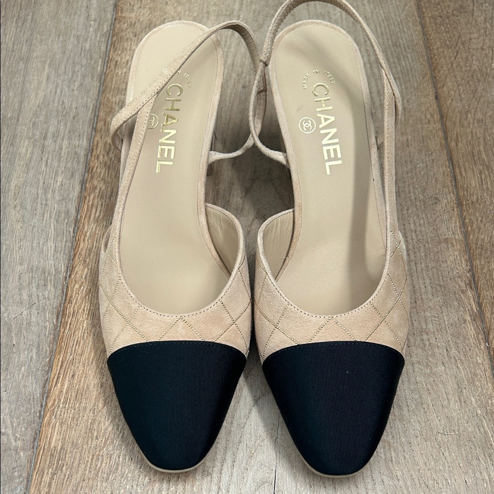 NEW CHANEL Goatskin & Grosgrain Slingback. Two-Tone Beige and Black.
